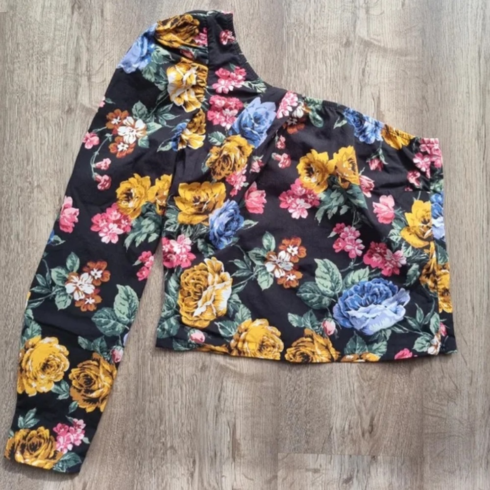 Stradivarius floral Asymmetrical Ruffled Blouse